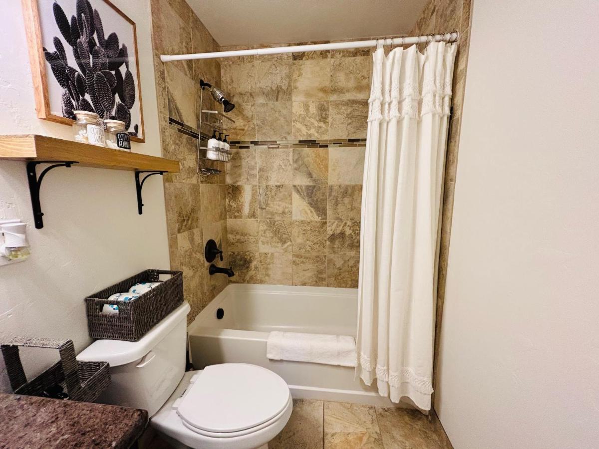 Home Sweet Idahome, Feels Like Home With All The Decor You Wish You Could Afford King Bed In Master, Fully Fenced Dog Friendly Yard, A Few Blocks From Bsu And Downtown Boise, Your Perfect Stay! Экстерьер фото